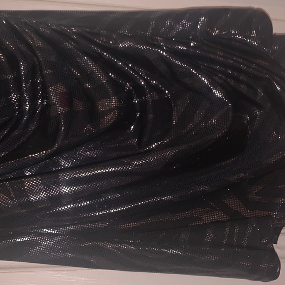 Black and shimmering gold express shirt - Picture 2 of 3